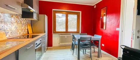 冰箱、微波炉、烤箱、洗碗机