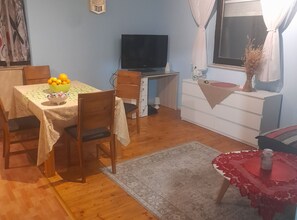 House (Holiday Home Village Paradise) | Living room | 32-inch flat-screen TV with cable channels