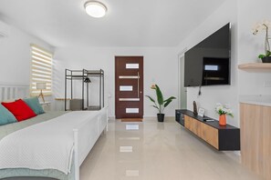 5 Schlafzimmer, Bügeleisen/Bügelbrett, kostenloses WLAN, Bettwäsche