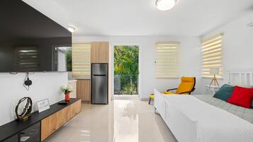 5 bedrooms, iron/ironing board, free WiFi, bed sheets