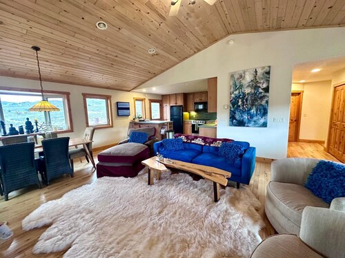 Beautiful Lakeview home - 360 views. In Stagecoach State Park.