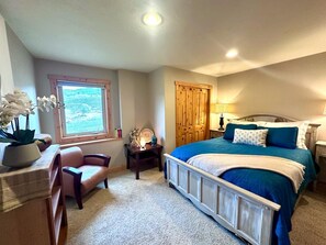 3 bedrooms, WiFi, bed sheets - Beautiful Lakeview home - 360 views. In Stagecoach State Park. (Oak Creek)