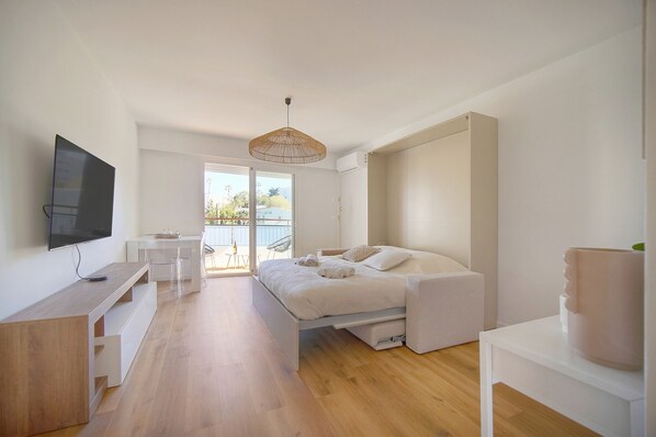 Bügeleisen/Bügelbrett, kostenloses WLAN, Bettwäsche