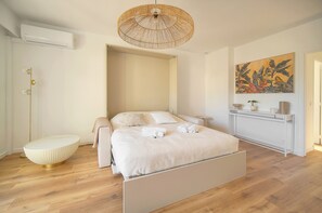 Iron/ironing board, free WiFi, bed sheets