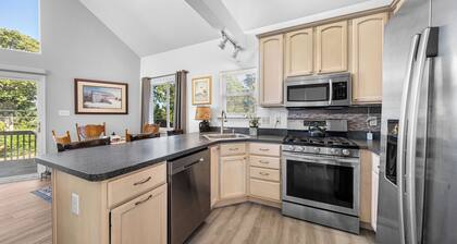 The Cove Two Offers nice Views Of the Elk River un the Upper Chesapeake Bay