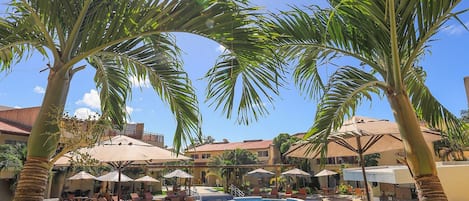 2 piscines extérieures