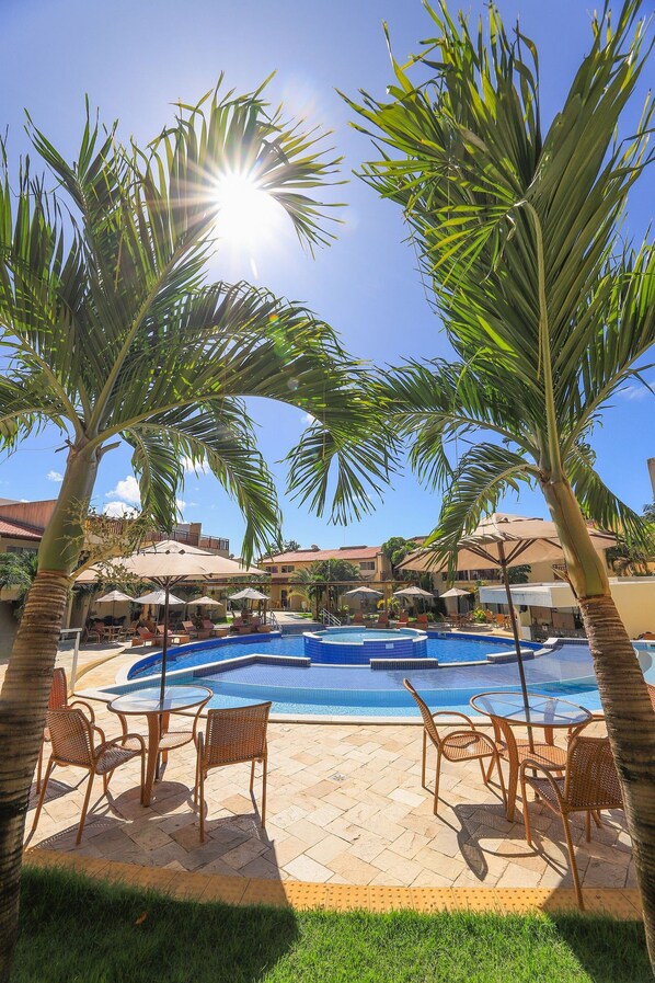 2 piscinas al aire libre