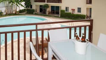 Quadruple Room | Outdoor dining