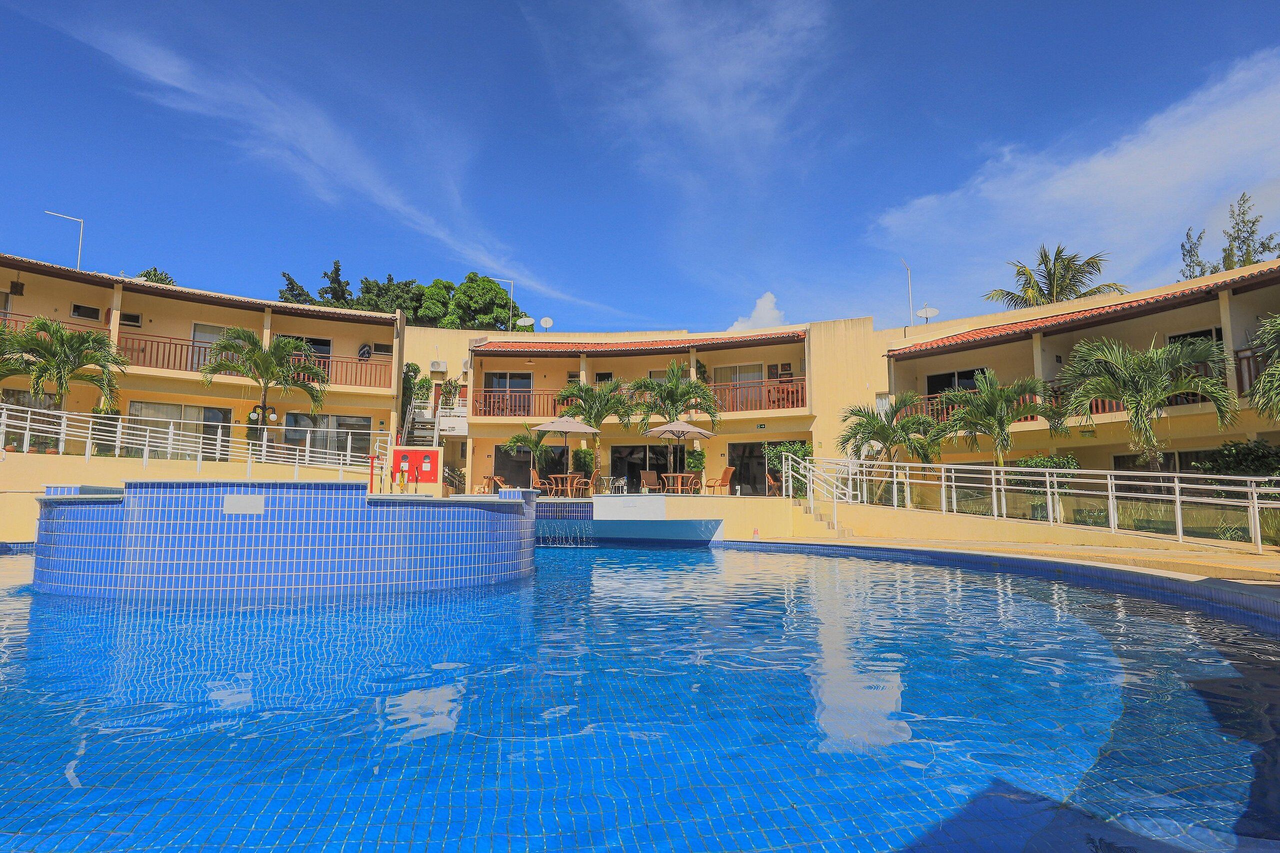 2 piscines extérieures