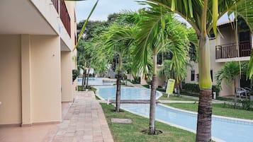 Apartment | Kolam renang | 2 kolam renang terbuka