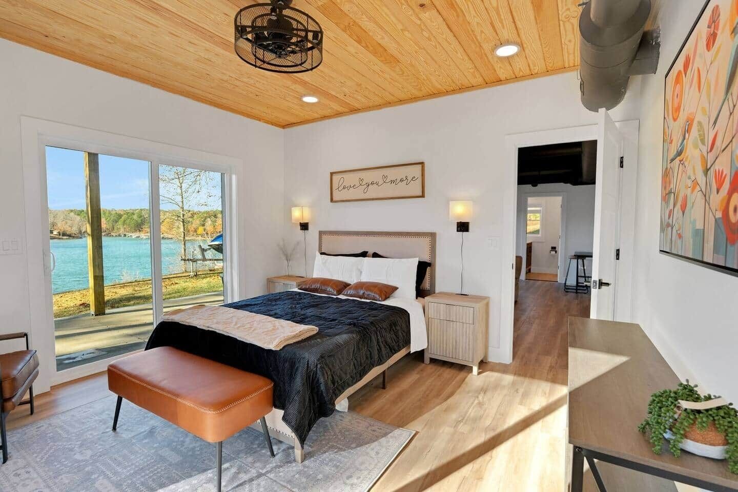 4 bedrooms, desk, iron/ironing board, WiFi