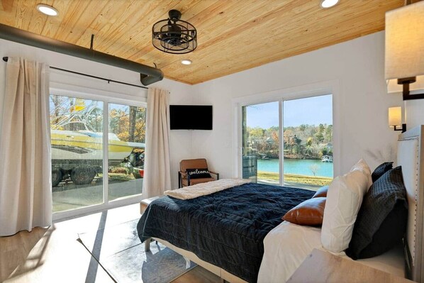 4 bedrooms, desk, iron/ironing board, WiFi