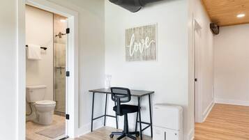 Dusche, Haartrockner, Seife, Shampoo