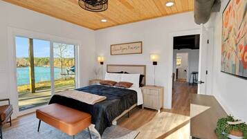 4 bedrooms, desk, iron/ironing board, WiFi
