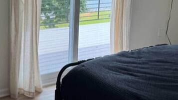 4 Schlafzimmer, Schreibtisch, Bügeleisen/Bügelbrett, WLAN