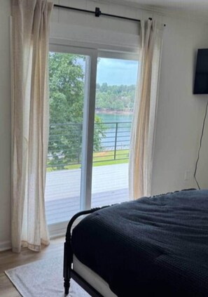 4 Schlafzimmer, Schreibtisch, Bügeleisen/Bügelbrett, WLAN