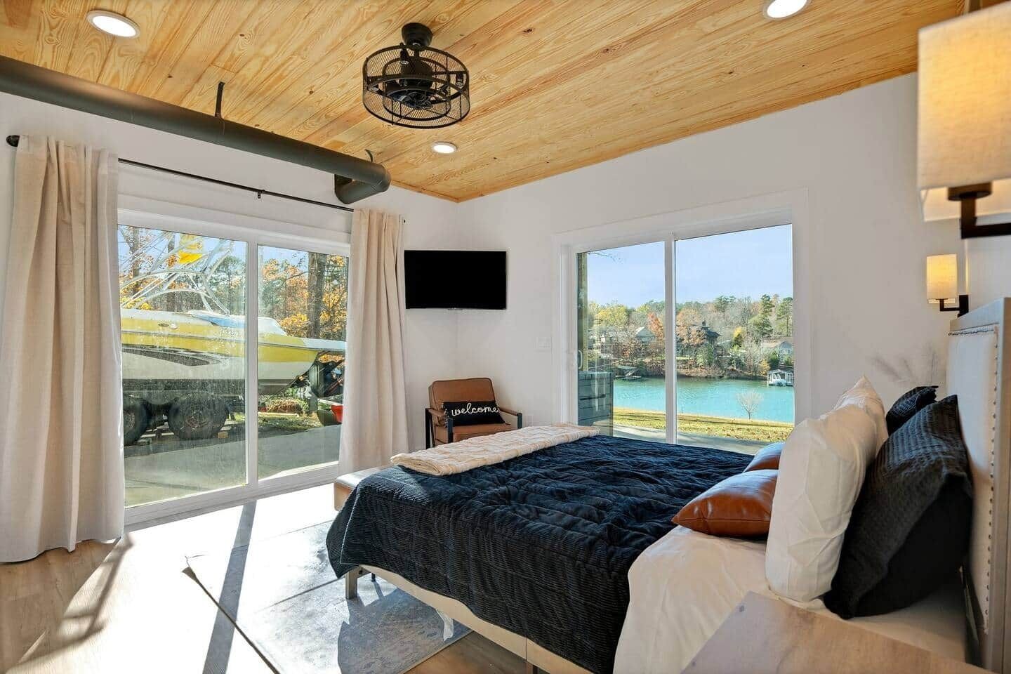 4 habitaciones, escritorio, tabla de planchar con plancha y wifi 