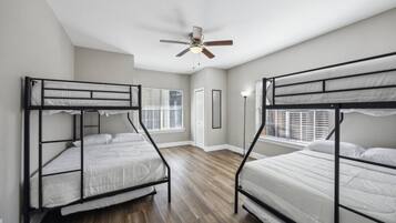 5 bedrooms, iron/ironing board, WiFi, bed sheets