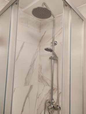 Shower, hair dryer, bidet, towels - Ideal apartment x Couples, Families 250mt from the center and 800mt from the beaches (Bisceglie)