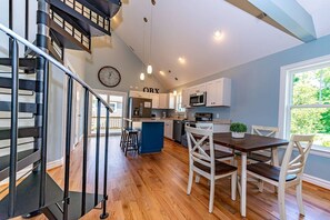Dining - Outer Banks Waterpark & Family Fun Cottage (Powells Point)