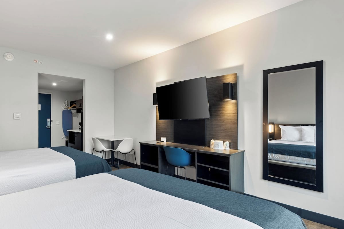 Phòng Tiêu chuẩn, 2 giường cỡ queen, không hút thuốc | Bộ đồ giường cao cấp, bàn ủi/dụng cụ ủi quần áo