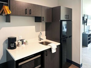 Premium bedding, iron/ironing board, free WiFi, bed sheets - Studio 6 Richmond Airport (Sandston)