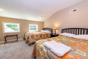 3 bedrooms, iron/ironing board, WiFi, bed sheets - Outer Banks Family Fun Cottage! (Powells Point)