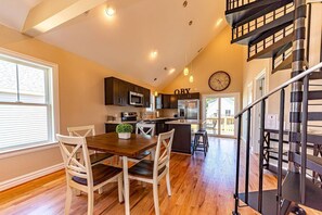 Dining - Outer Banks Family Fun Cottage! (Powells Point)