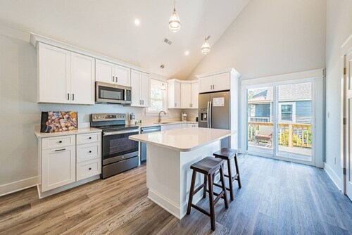 New Outer Banks Golf Cottage