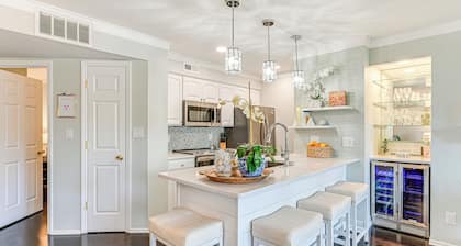 Waterfront Lake Norman Retreat w/ Balcony