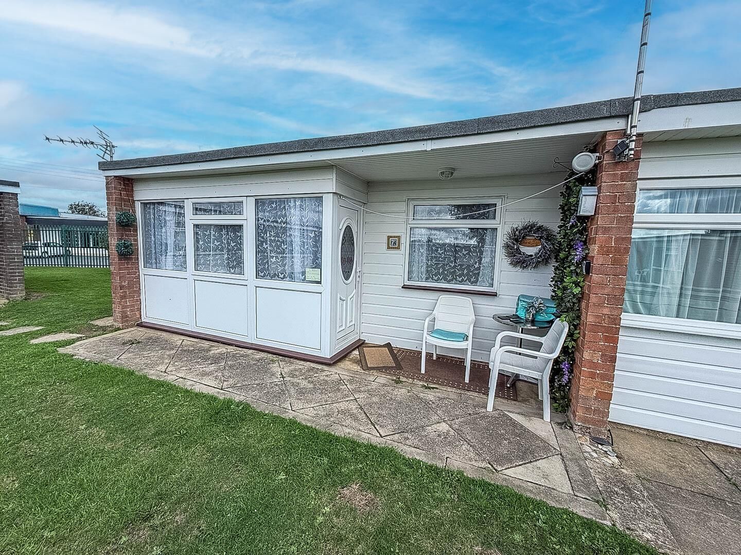 Plan your 2026 family holiday with 2cHolidays at this 4 berth, dog friendly chalet, located on Sundowner Holiday Park in Hemsby, Norfolk.