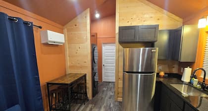 Charming 1-bedroom cabin in Hooks with no cleaning fees!