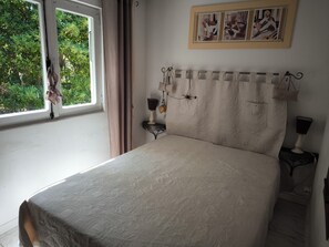 3 bedrooms, iron/ironing board, free WiFi, wheelchair access