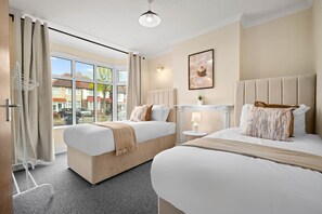 4 Schlafzimmer, Bügeleisen/Bügelbrett, Reisekinderbett, kostenloses WLAN