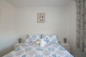 2 bedrooms, desk, iron/ironing board, free WiFi