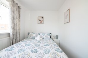 2 Schlafzimmer, Schreibtisch, Bügeleisen/Bügelbrett, kostenloses WLAN