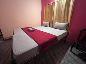 3 bedrooms, WiFi, bed sheets - 3-bedroom house in charming Gokarna with WiFi (Gokarna)