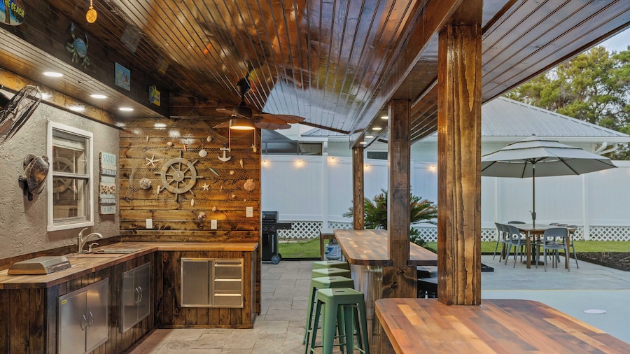Spacious 3BR w/ Tiki Bar + Shared Pool Walk to Beach, Near 30A & Pier Park