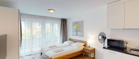 Bureau, fer et planche à repasser, Wi-Fi, draps fournis