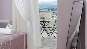 Deluxe Apartment, City View | 3 bedrooms, premium bedding, blackout drapes, soundproofing