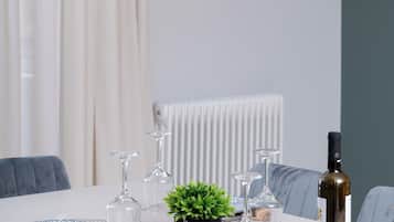 Deluxe Apartment, City View | Private kitchen | Dishwasher, highchair