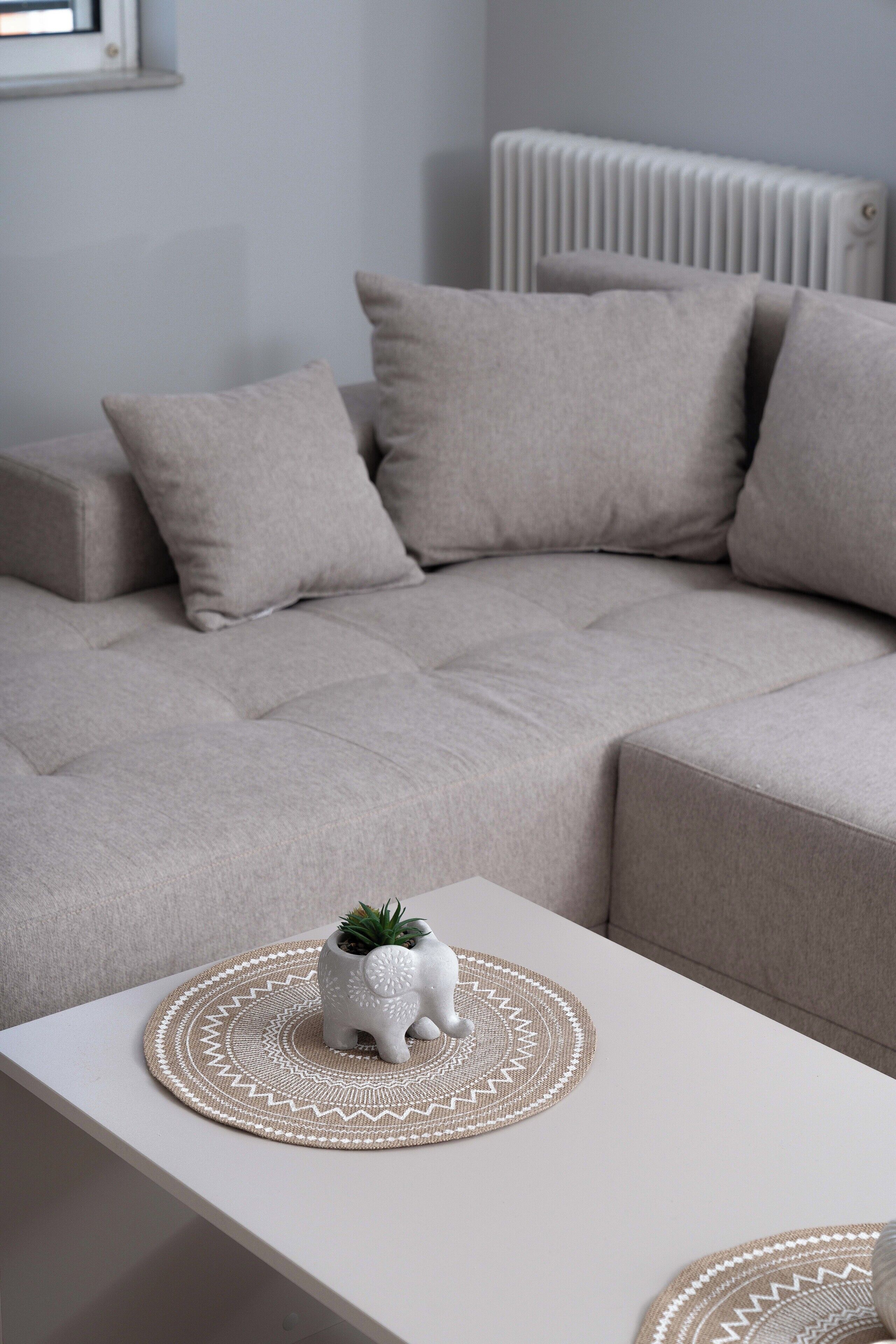Apartamento luxo, vista para a cidade | Área de estar | TV de tela plana 32 polegadas com canais a cabo, lareira