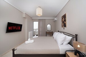 Apartamento Deluxe, vistas a la ciudad | 3 dormitorios, ropa de cama de alta calidad, cortinas opacas