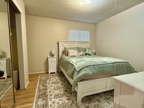 3 quartos, ferros/tábuas de passar roupa, Wi-Fi, roupa de cama