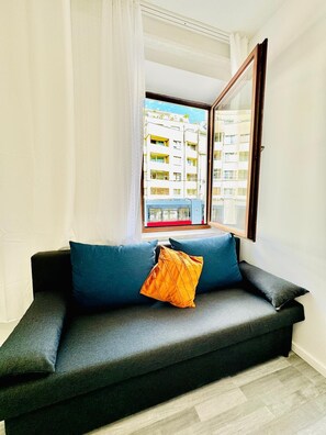 Basic Room | Pemandangan dari bilik