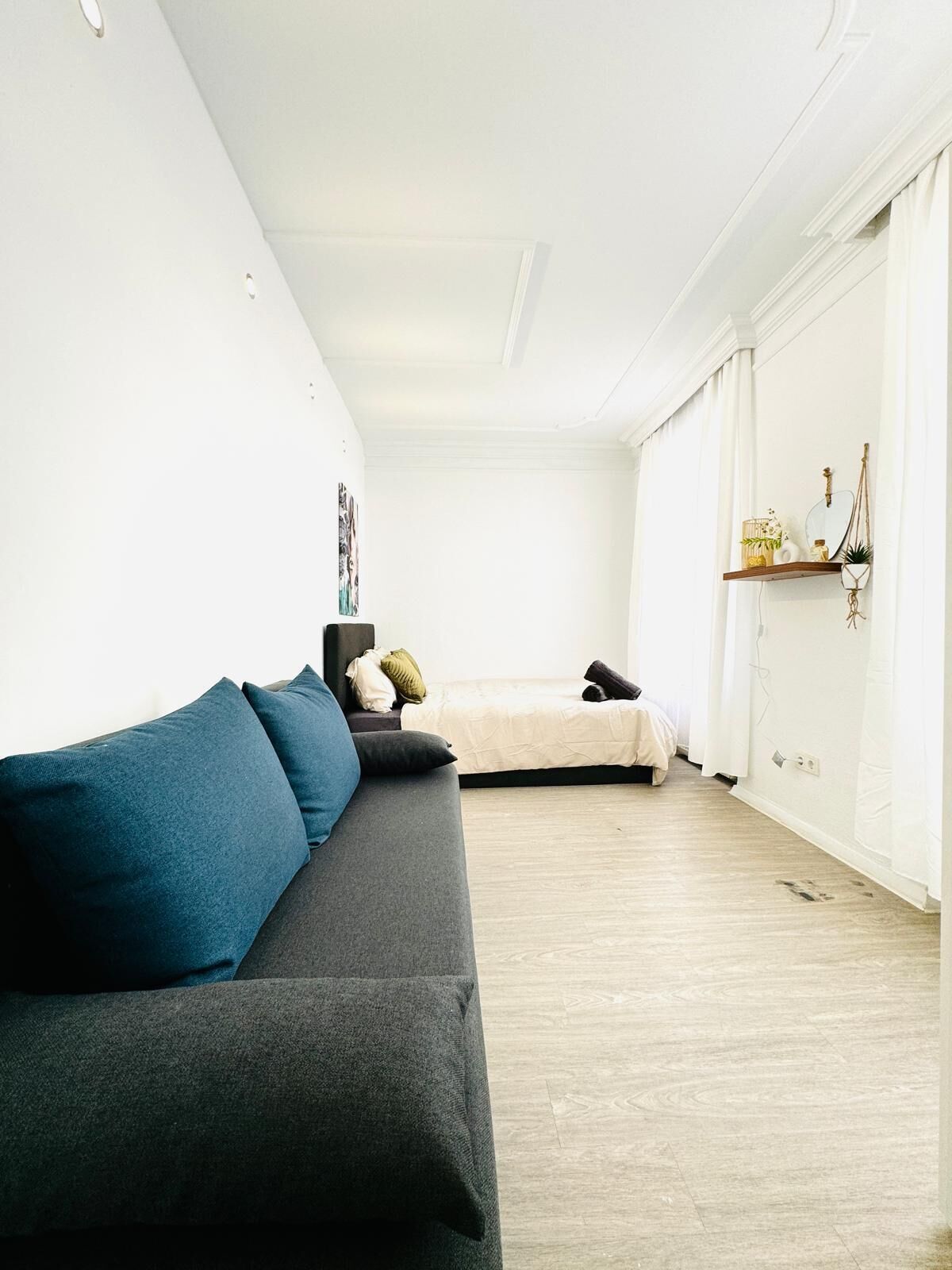 Basic Room | Iron/ironing board