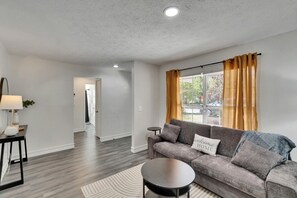 Télévision, jeux vidéo, baby-foot