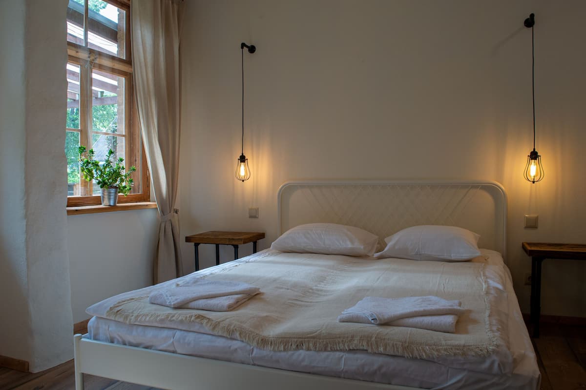 Comfort Double Room, 1 Queen Bed, Park View | 1 bedroom, individually decorated, individually furnished, desk