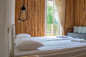 Comfort Triple Room, Balcony, Park View | Bathroom | Shower, hair dryer, towels, soap - TAEAVS (Võru)