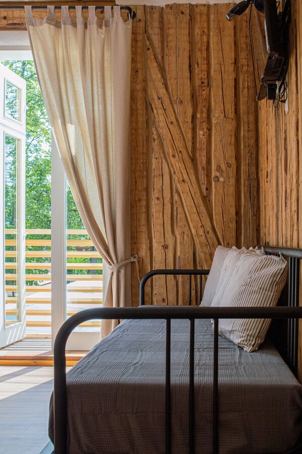 Comfort Triple Room, Balcony, Park View | Living area | Flat-screen TV, heated floors - TAEAVS (Võru)